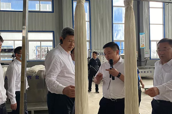 內(nèi)蒙古自治區(qū)黨委常委、通遼市委書記孟憲東攜考察團到一諾環(huán)境考察指導(dǎo)